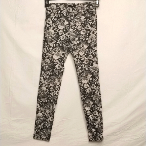 H&M black and white floral elastic waist jeggings size 2 for women w/ pockets - Picture 1 of 3